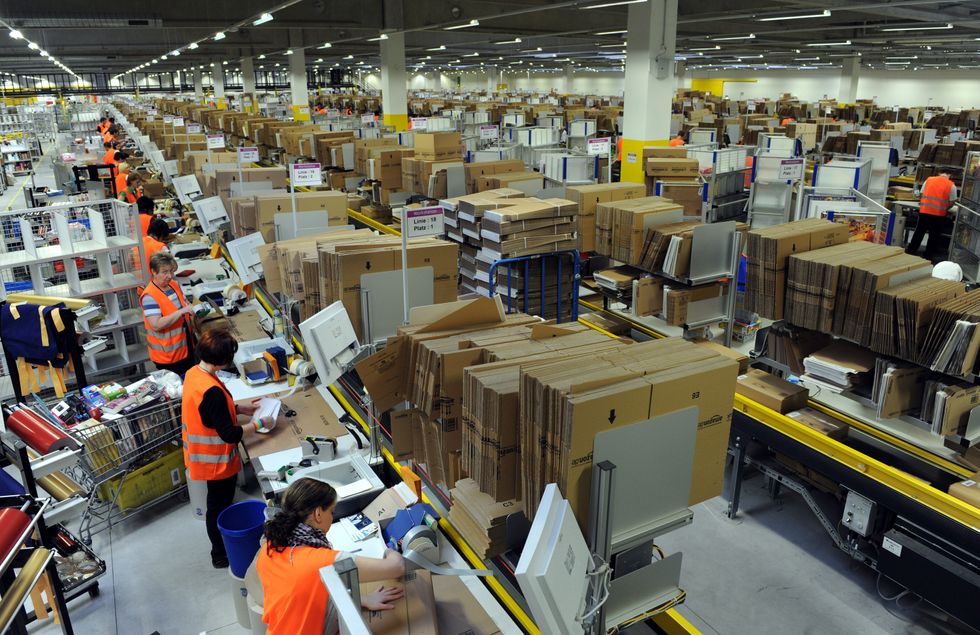 Amazon: troppo stress e turni massacranti nei magazzini