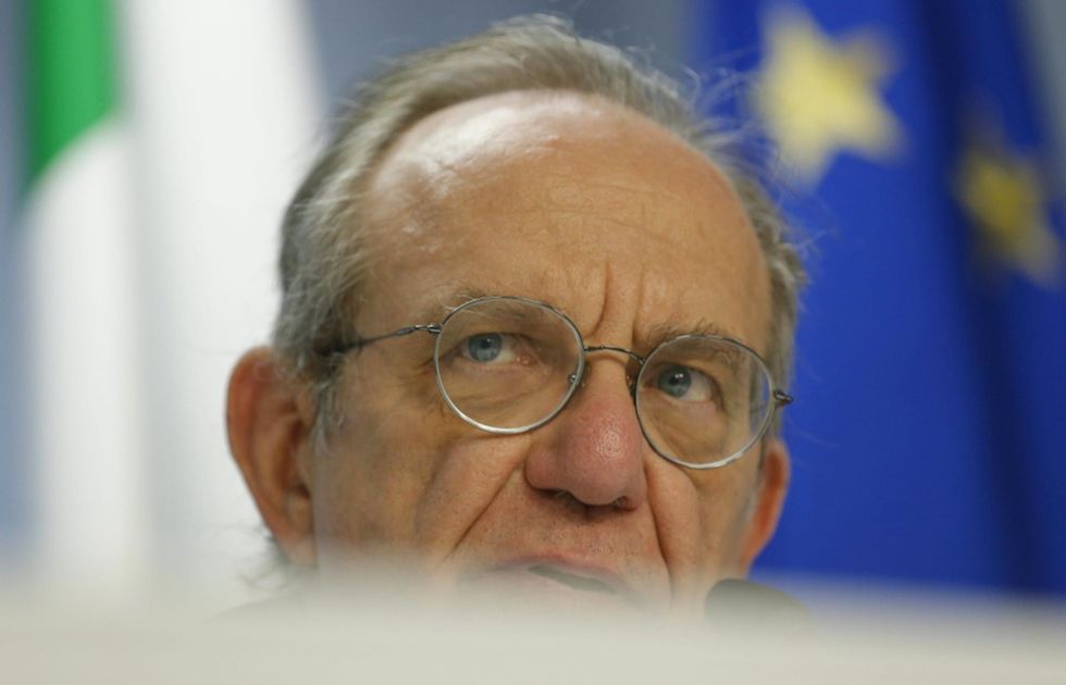 Grecia, il ministro Padoan: "Nessun rischio per l'Italia"