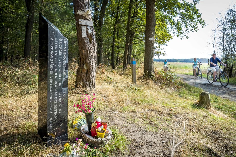 Il monumento dedicato a Nicky Verstappen, morto a 11 anni dopo essere stato stuprato durante un campo estivo nei Paesi Bassi