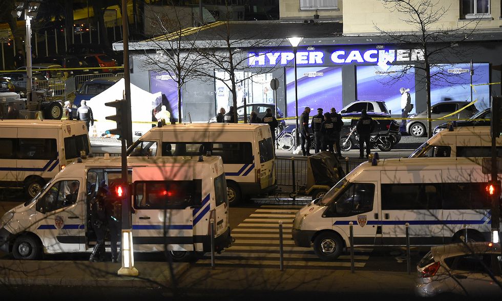 Francia, uccisi i tre terroristi e quattro ostaggi