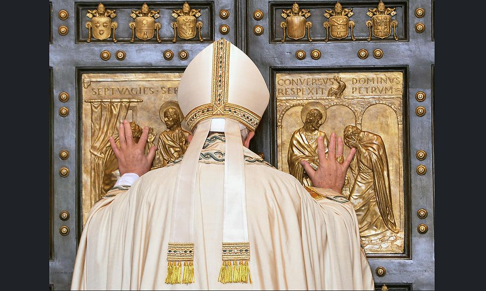 Il Papa apre la Porta Santa