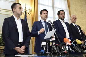 Il premier Conte con i suoi due vice: Luigi Di Maio e Matteo Salvini