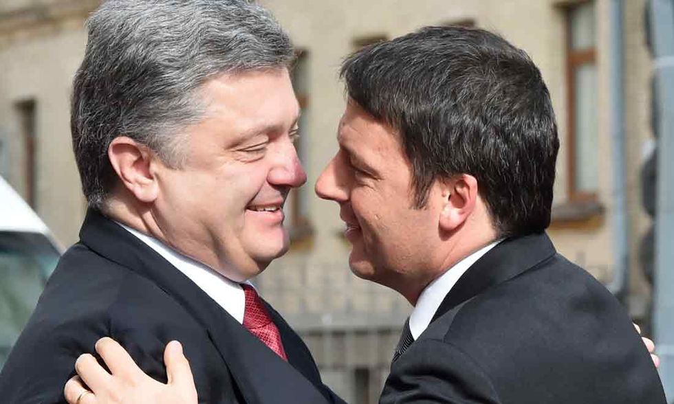 Ucraina: la diplomazia delle pacche sulle spalle
