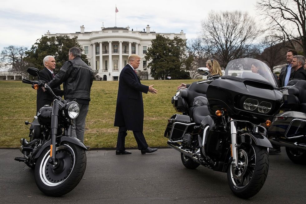 Il Presidente Trump incontra i vertici Harley Davidson alla Casa Bianca