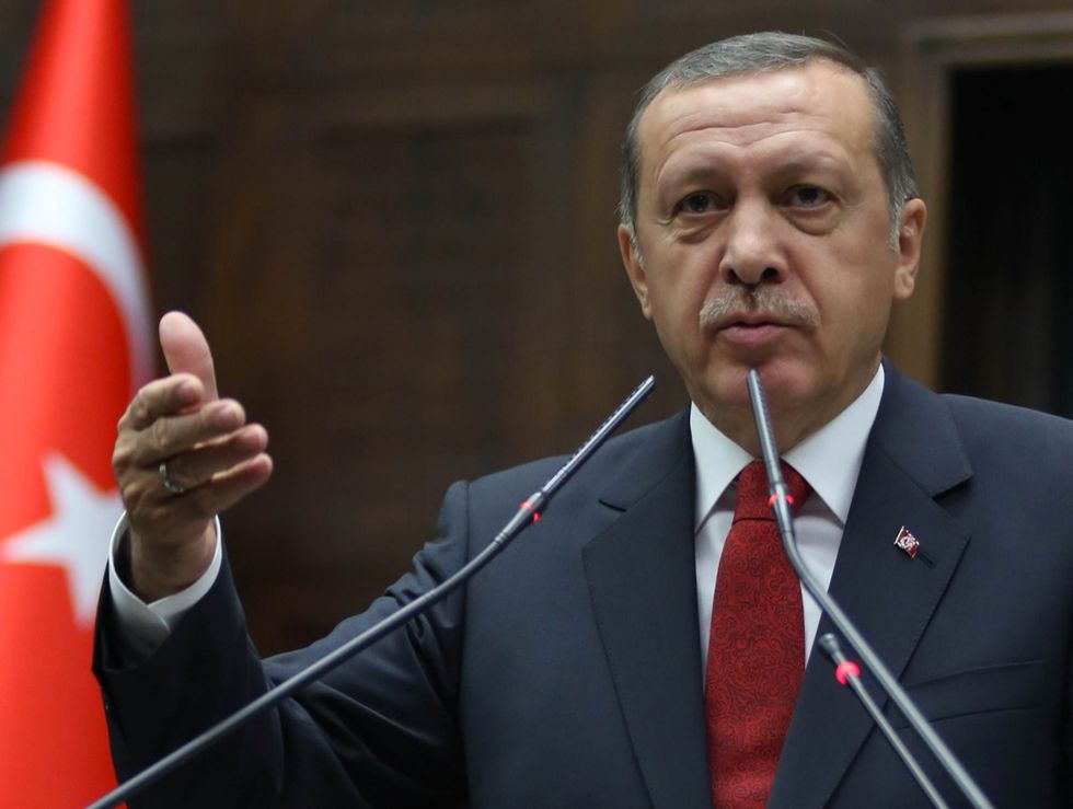 Turchia: la polizia oscura due tv di opposizione