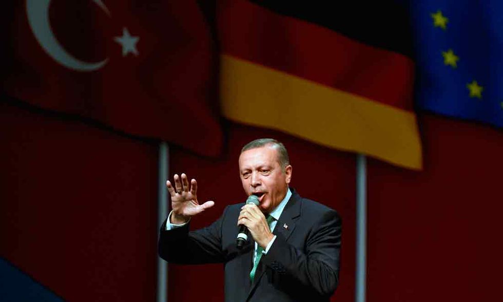 Assalto al partito di Erdogan: un morto
