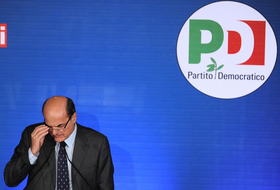 O il caos o Berlusconi: il dilemma che toglie il sonno a Bersani