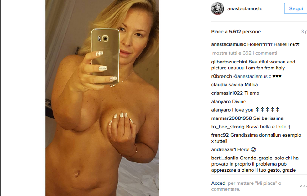 Anastasia nuda (e gli altri vip) contro il cancro
