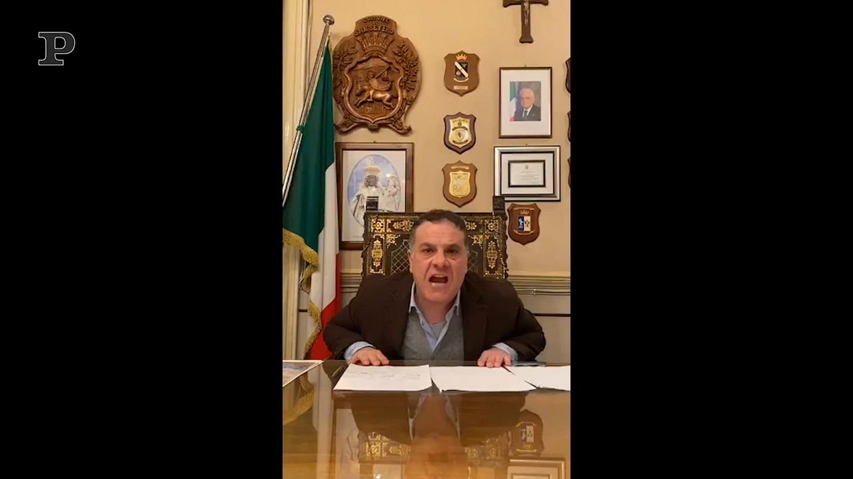 Il sindaco di San Severo a chi vende le mascherine a 10 euro: "Siete degli strozzini"