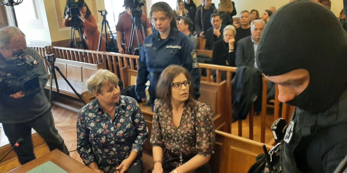 Budapest. Ilaria Salis ancora in catene e ceppi al processo