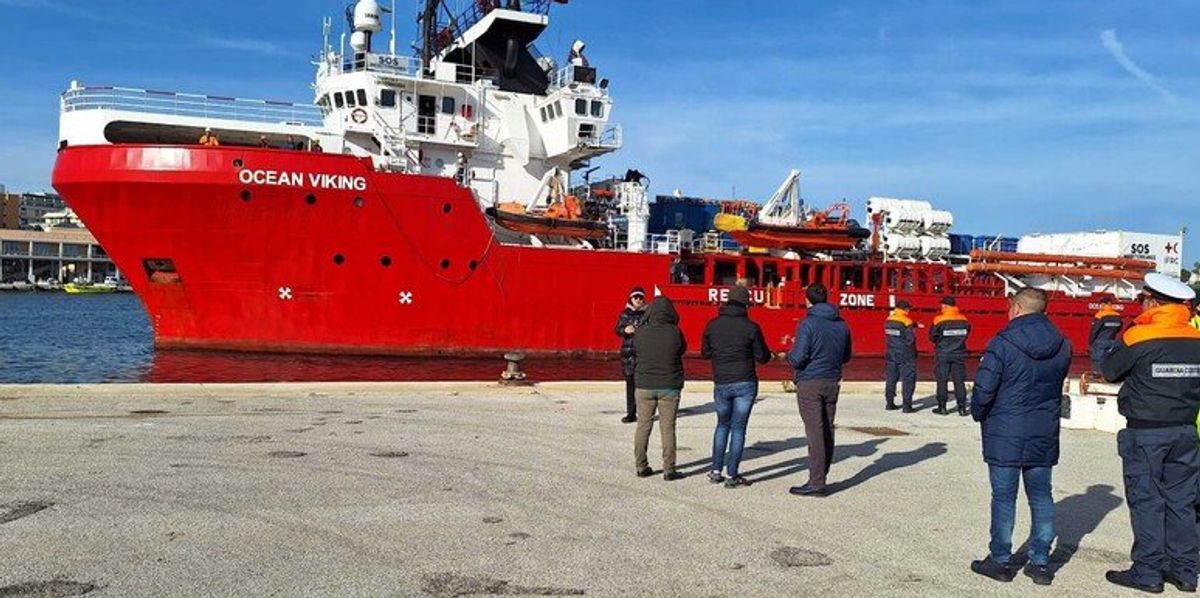 Sequestrata a Brindisi la Ocean Viking di Sos Mediterranée