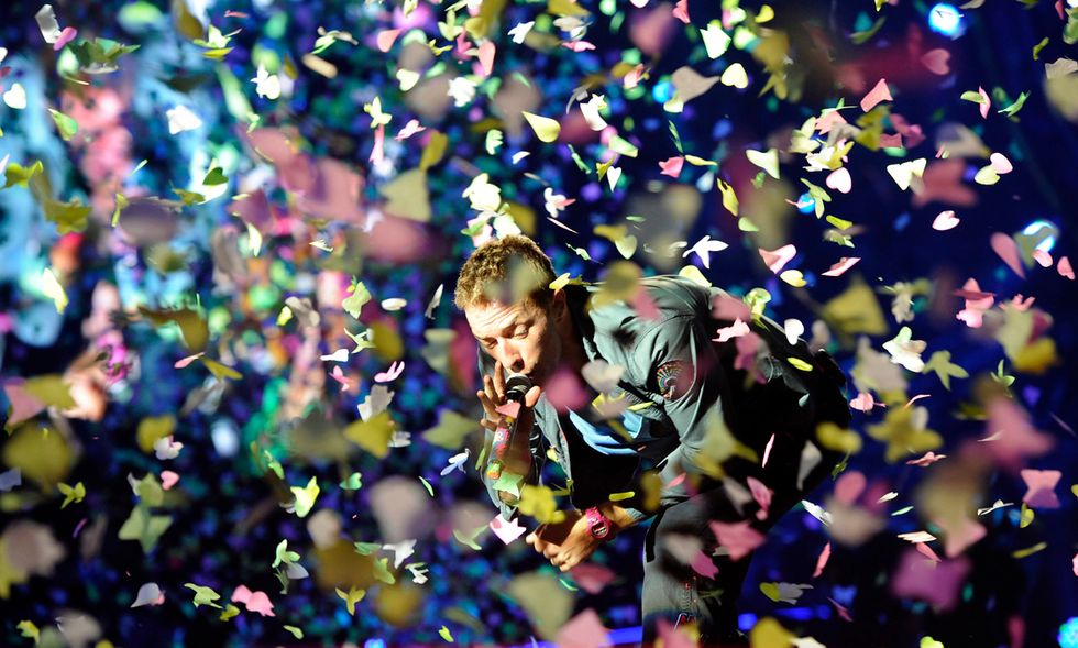 Coldplay: Chris Martin festeggia i 40 anni con l’inedito "Hypnotised"