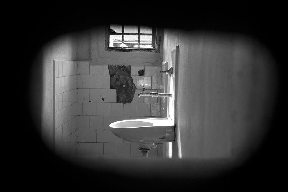 Uomini dentro, foto dal carcere di San Vittore