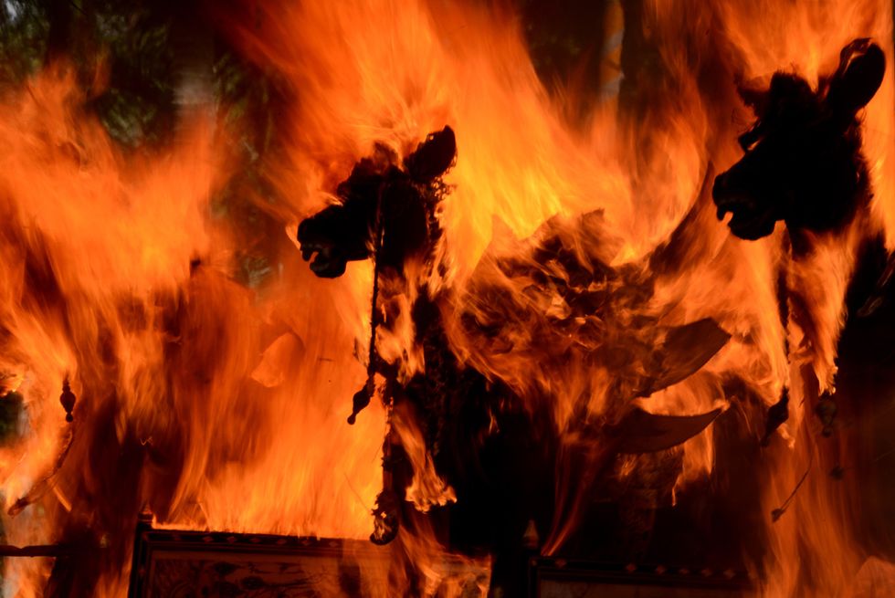 Cremazione di massa a Bali e altre foto del giorno, 2.9.13
