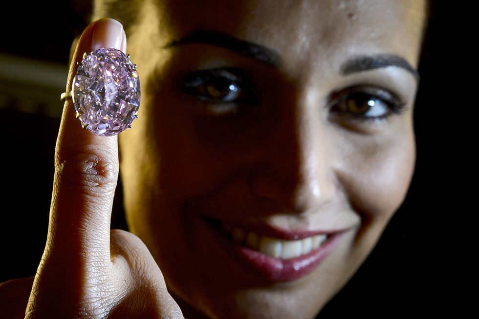 Un diamante rosa da (almeno) 49 milioni e altre foto del giorno, 25.9.2013