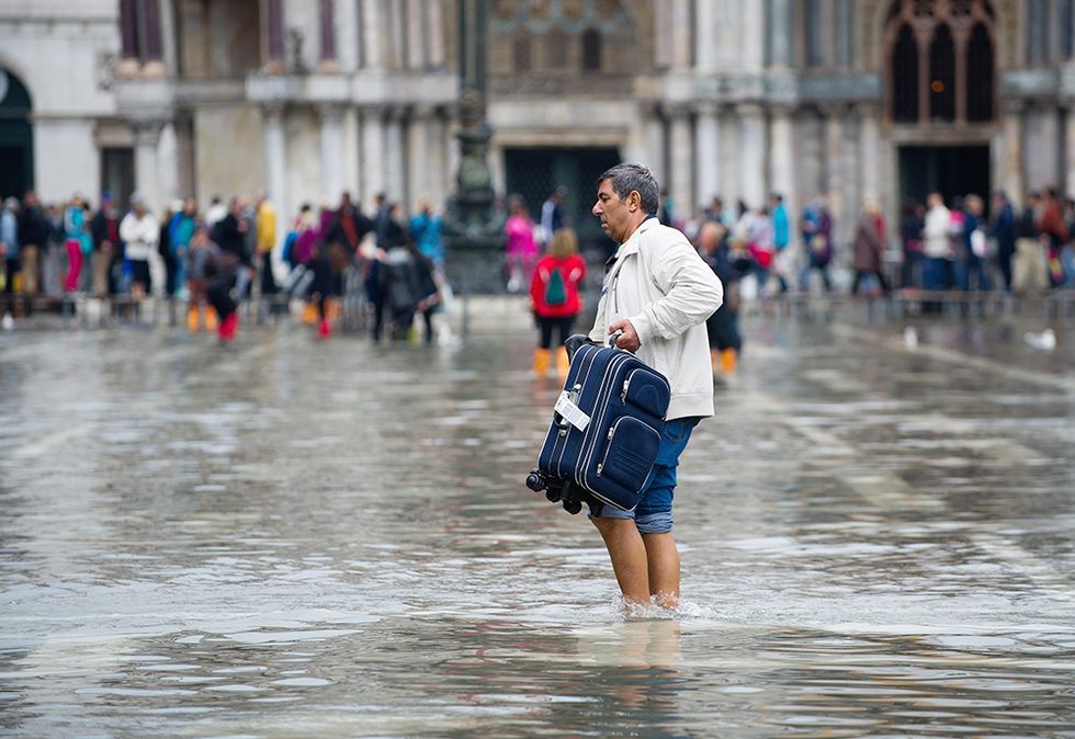 L'acqua alta a Venezia e altre foto del giorno, 7.10.2013