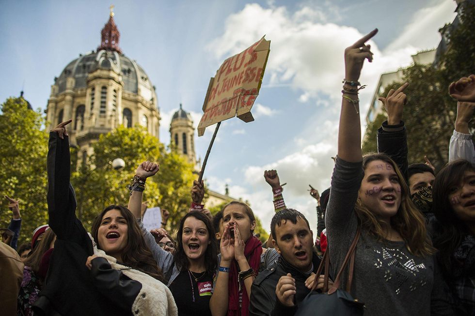 Studenti contro le espulsioni a Parigi e altre foto del giorno, 17.10.2013