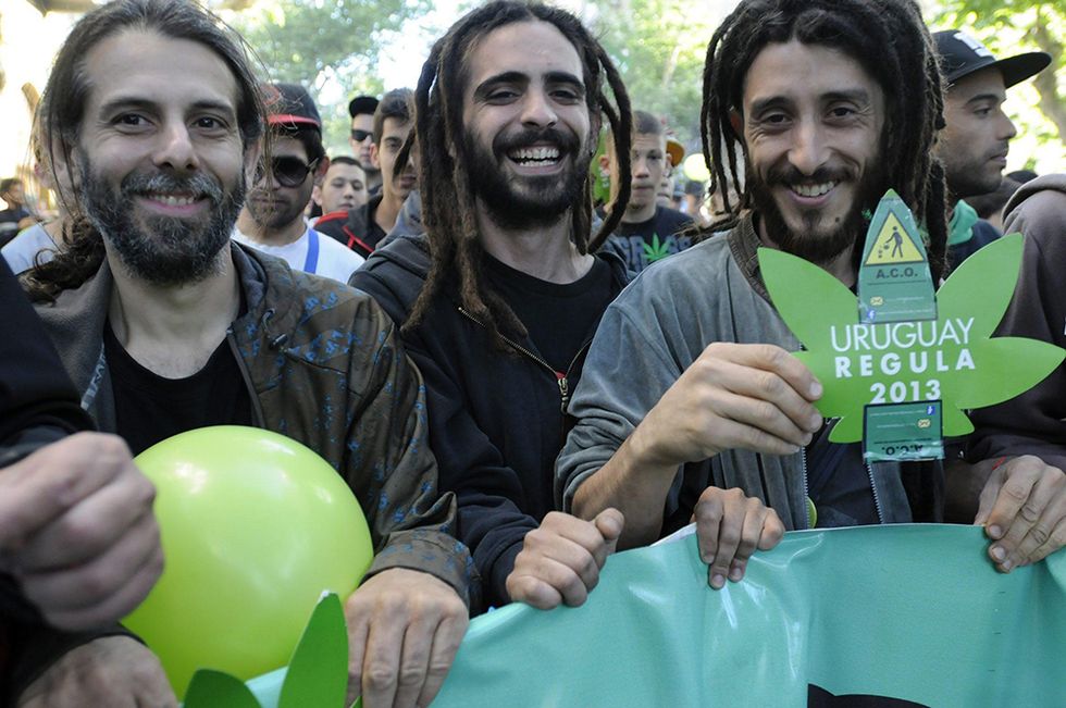 Marijuana legale in Uruguay e altre foto del giorno, 11.12.2013