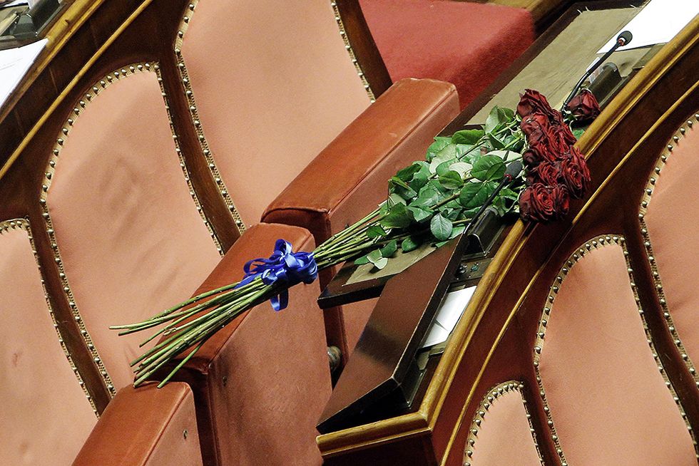 Fiori per Abbado in Senato e altre foto del giorno, 21.1.2014