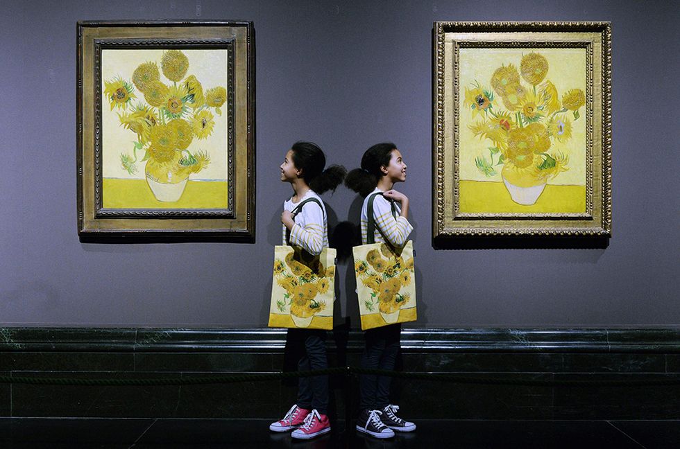 Due "Girasoli" di Van Gogh a Londra e altre foto del giorno, 24.1.2014