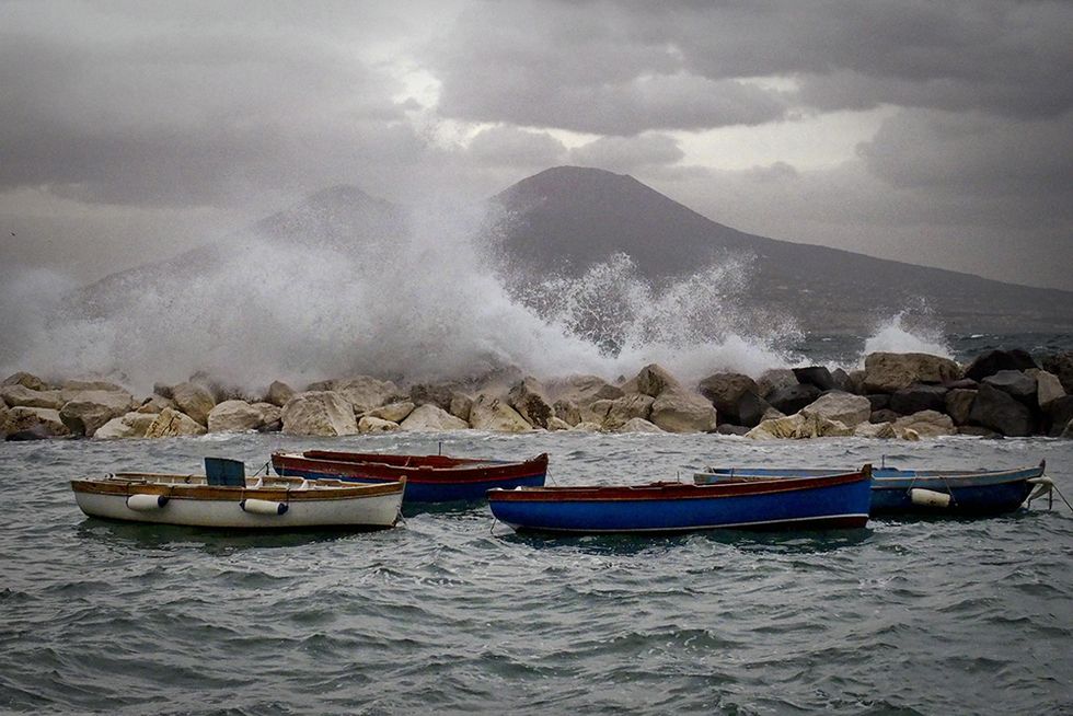 Mare molto mosso a Napoli e altre foto del giorno, 31.1.2014