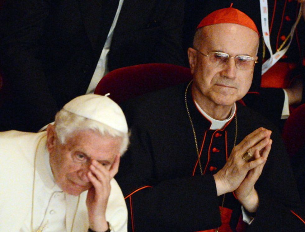 Dimissioni Benedetto XVI: vecchiaia o complotto?