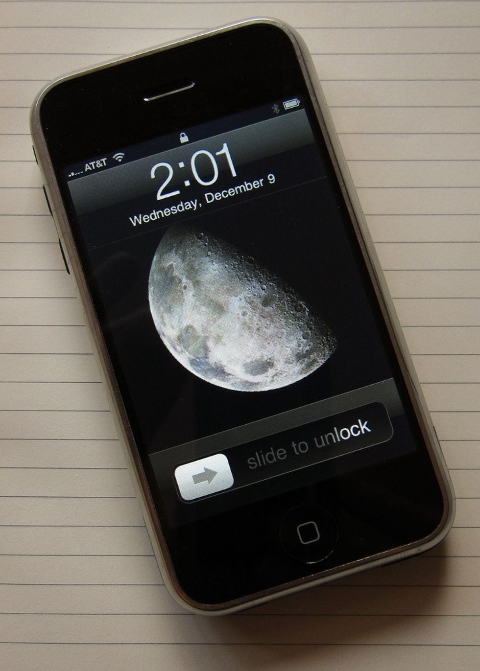 Per fare gli iPhone saremo costretti a saccheggiare la Luna