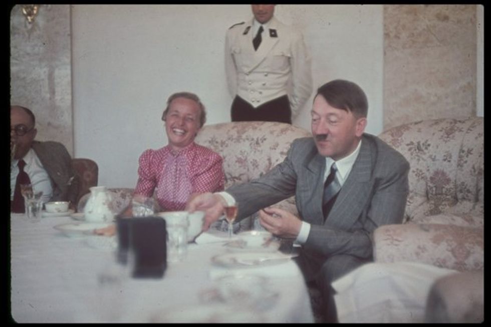 «Faceva monologhi insulsi e interminabili su diete, templi greci e cani pastore». A pranzo con Hitler