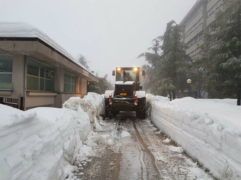 Prosegue il maltempo in Italia, con neve, freddo e forte vento - Foto e Video