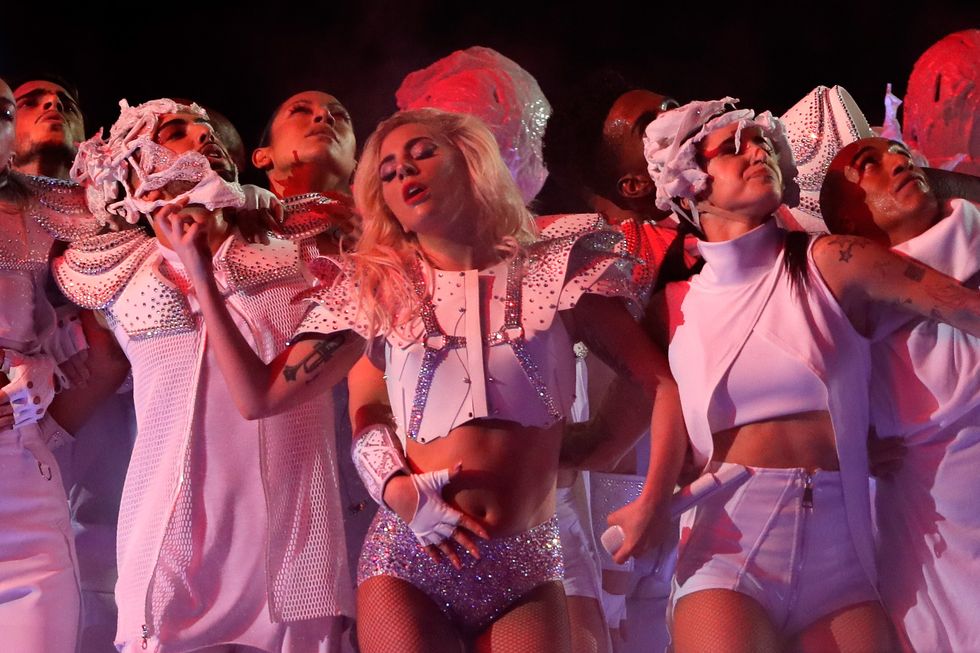Lady Gaga, stop al tour europeo: l'accorata lettera ai fan