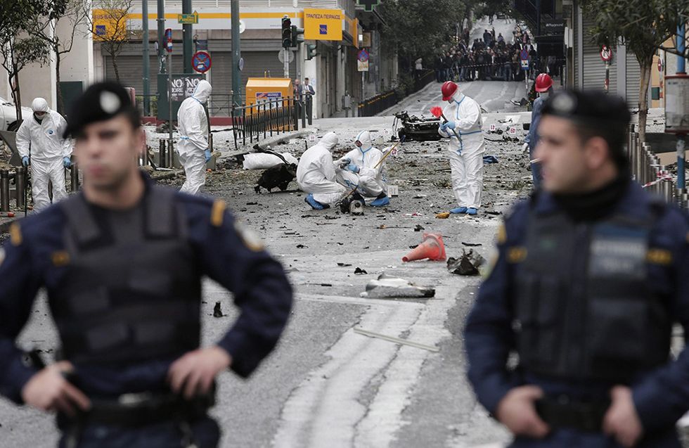 L'autobomba alla Banca centrale di Atene e altre foto del giorno, 10.04.2014