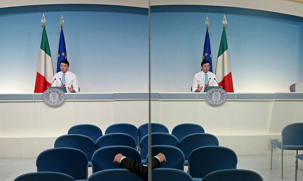 Matteo Renzi risponde via Twitter e altre foto del giorno, 23.04.2014