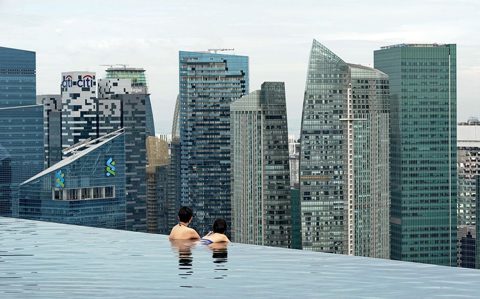 La piscina "sospesa nel vuoto" di Singapore