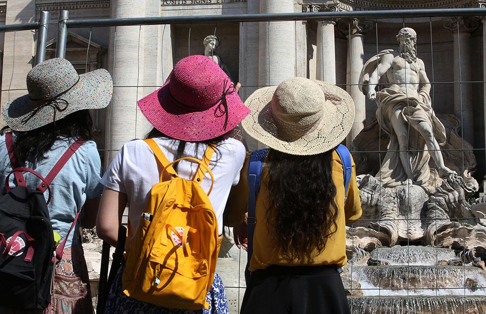 La Fontana di Trevi in restauro e altre foto del giorno, 05.06.2014