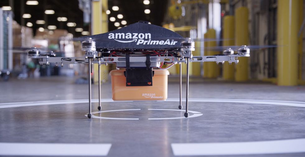Amazon: i droni consegneranno i pacchi di Natale