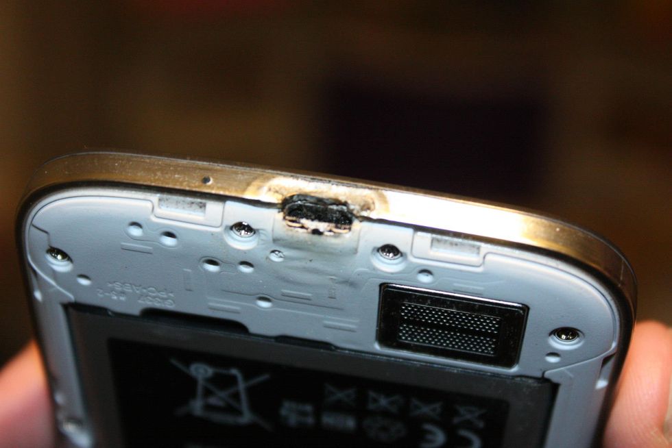 Il tuo Galaxy S4 prende fuoco? Meglio se taci