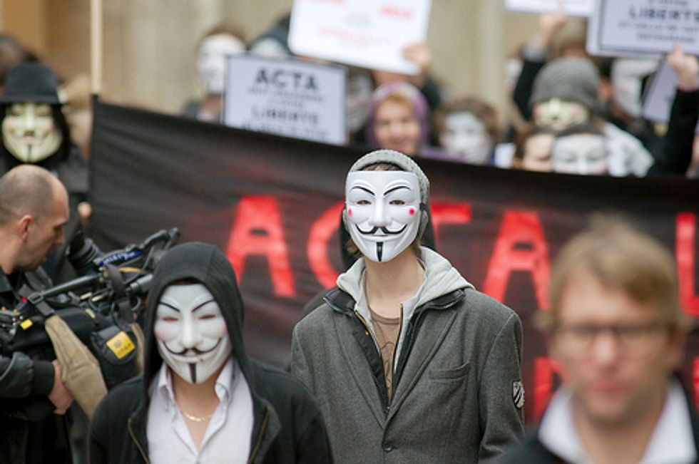 Anonymous Ucraina: online i dati delle carte di credito