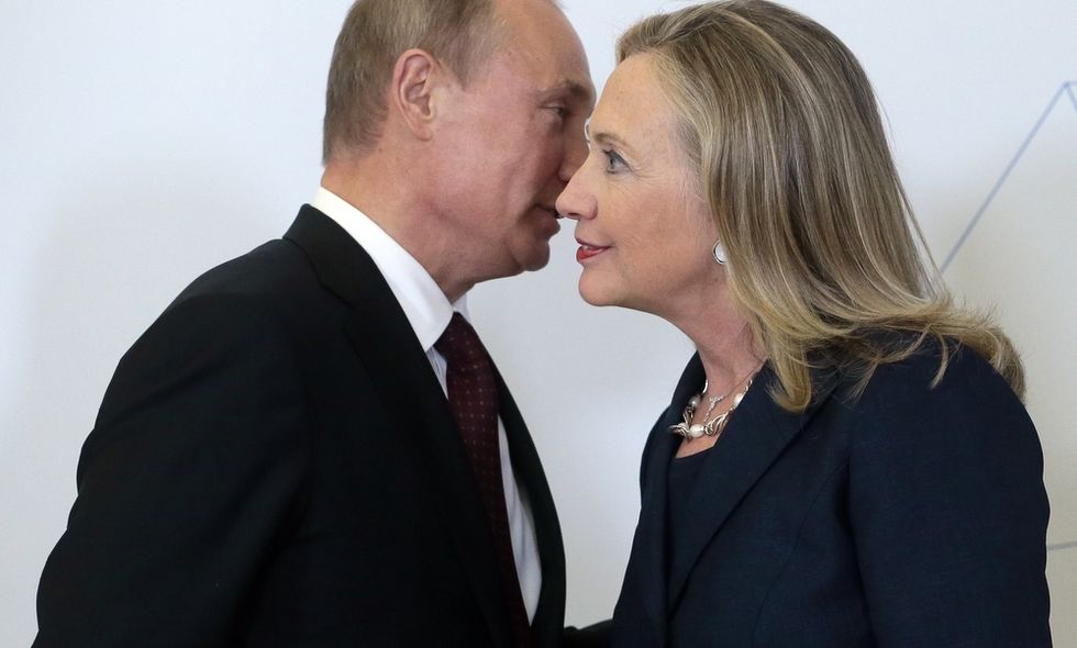 Putin-Hillary Clinton: a schiaffi in faccia