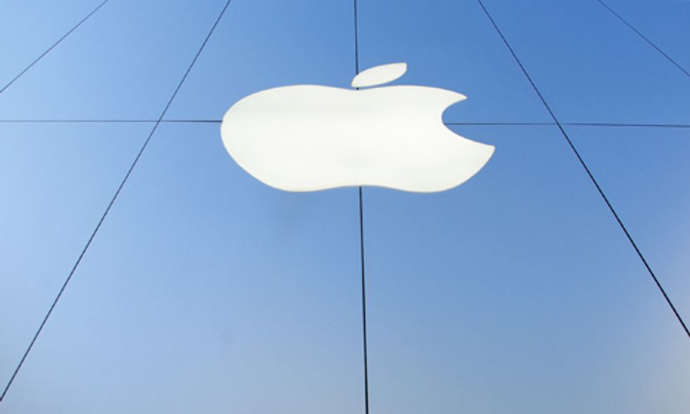 Apple, rallenta l’iPhone ma è boom per l’iPad