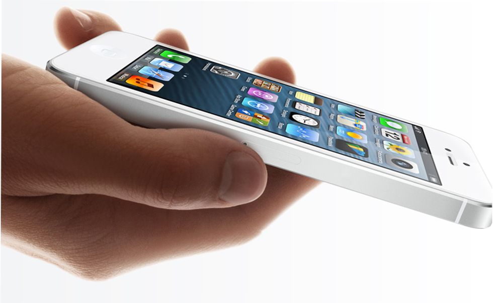 iPhone 5: ad Apple costa meno di 200 euro, tu lo paghi 945 euro