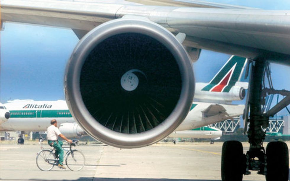Alitalia, lavorare di più per evitare gli esuberi