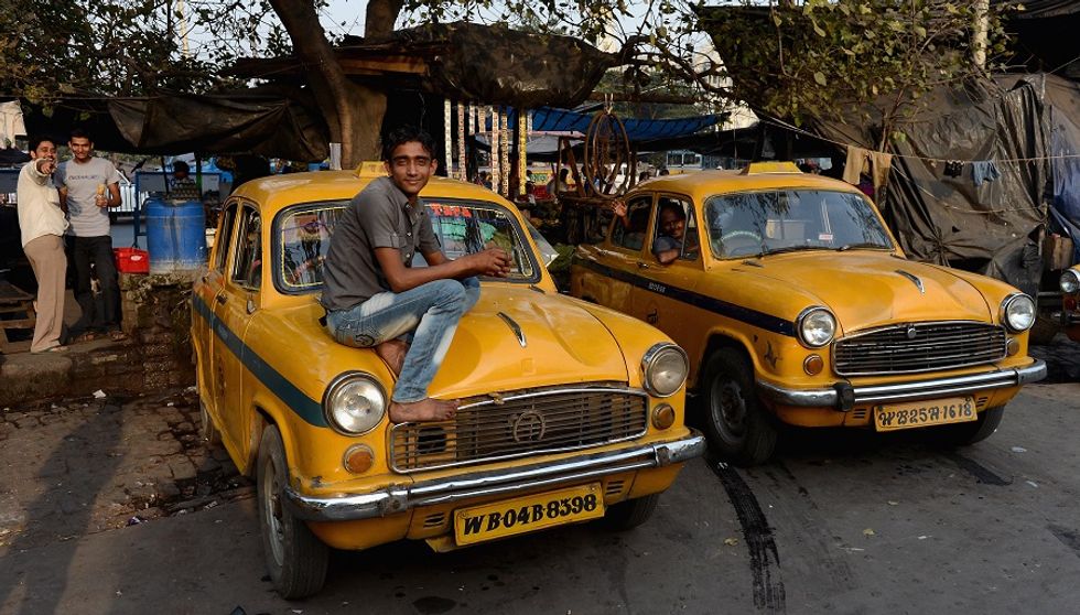 L'India cerca migliaia di taxi e tassisti, possibilmente stranieri