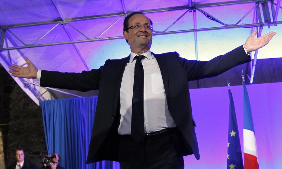 Hollande a precipizio: finora ha prodotto solo austerità senza crescita. Come Monti