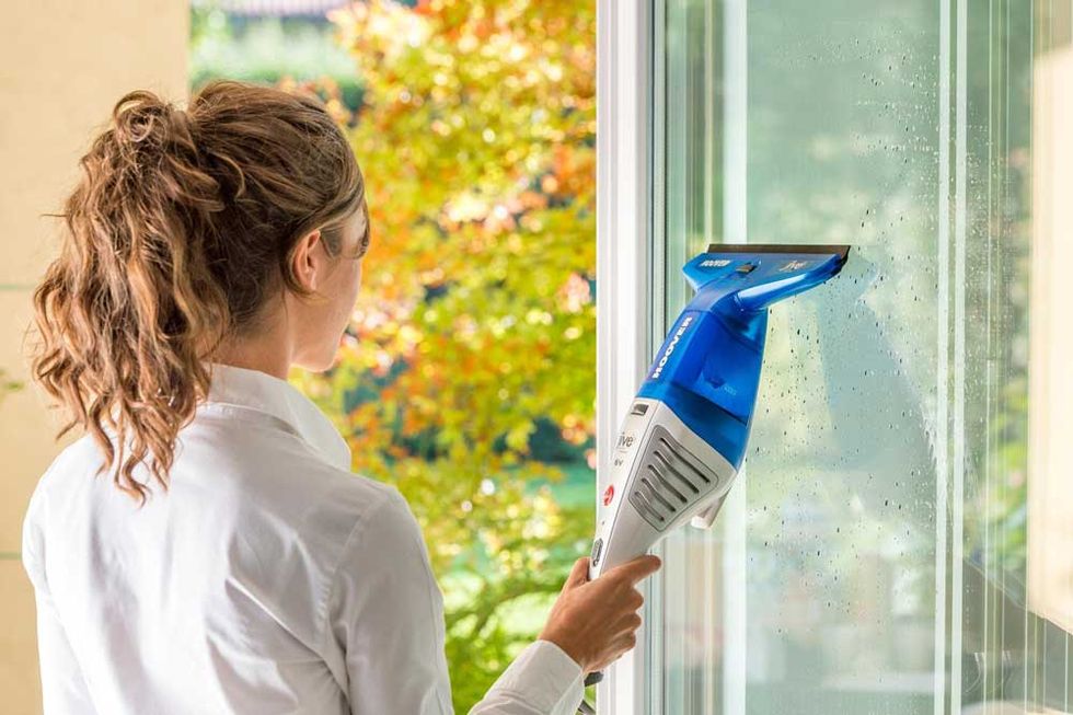 Un aiuto hi-tech per pulire i vetri