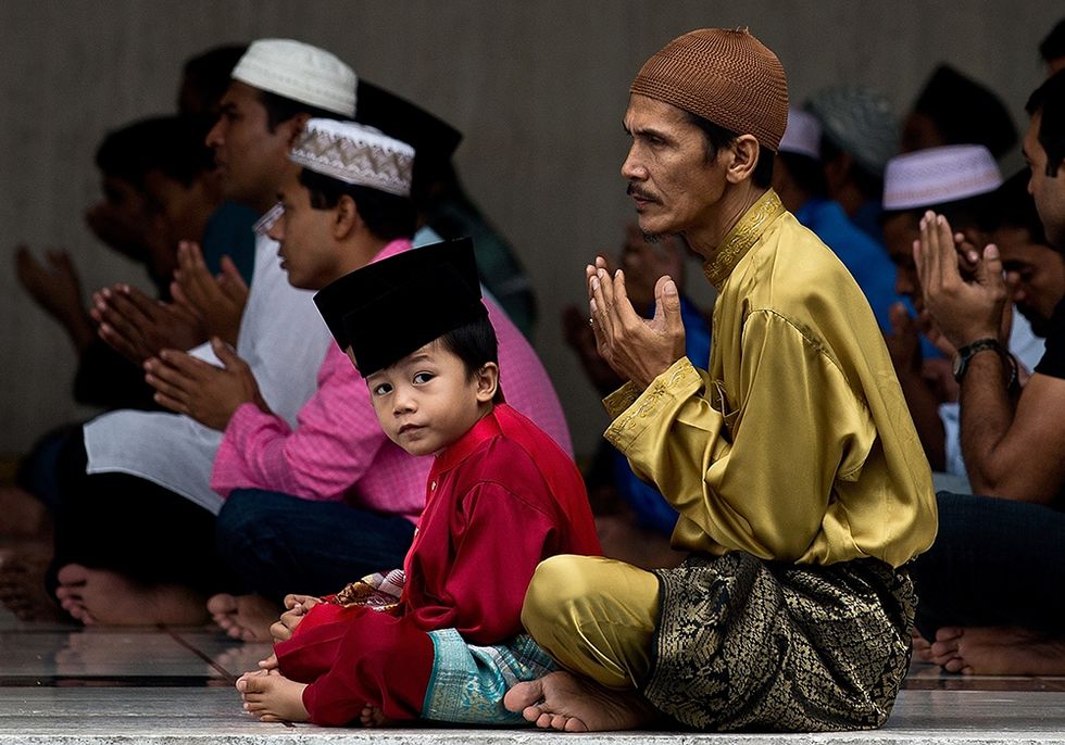 È finito il Ramadan: il mondo islamico festeggia Eid al-Fitr