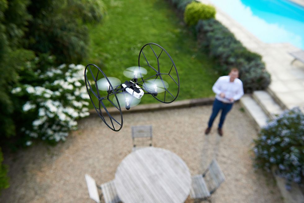 Parrot Rolling Spider: ecco perché non desidererete altri droni giocattolo