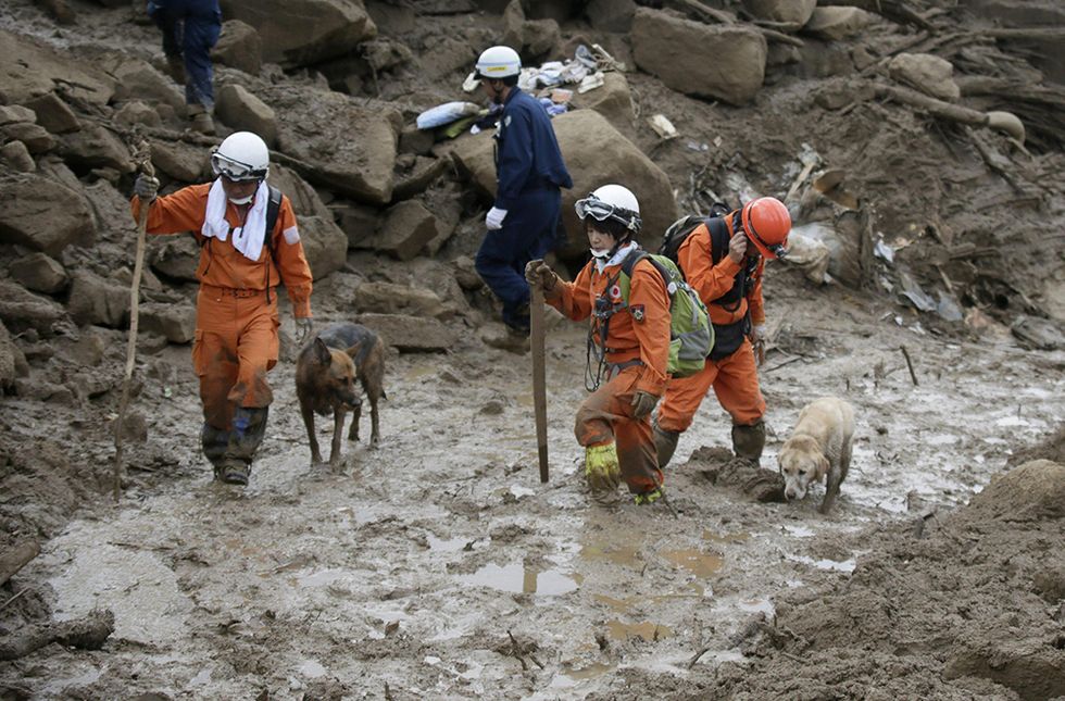 Frana di Hiroshima, Giappone: i soccorritori in azione