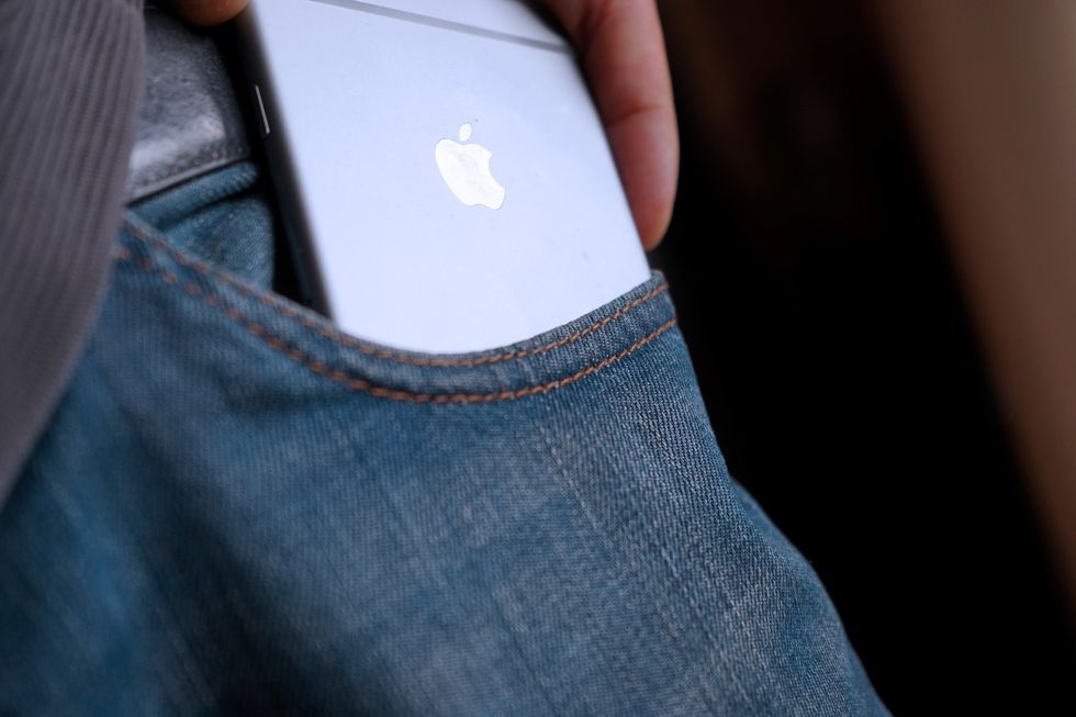 iPhone 6 Plus: tre motivi per non tenerlo nella tasca dei jeans