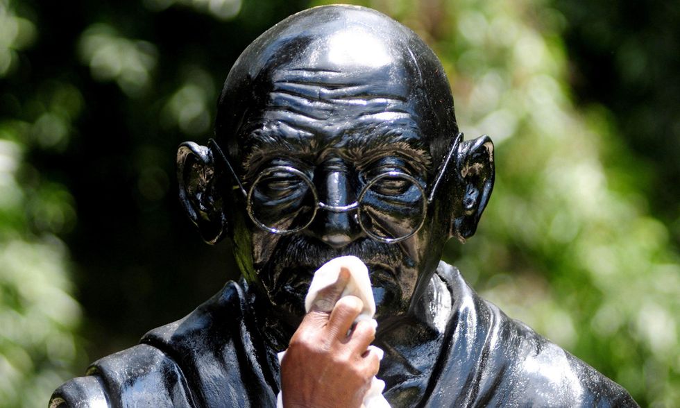 Il compleanno di Gandhi e altre foto del giorno, 02.10.2014