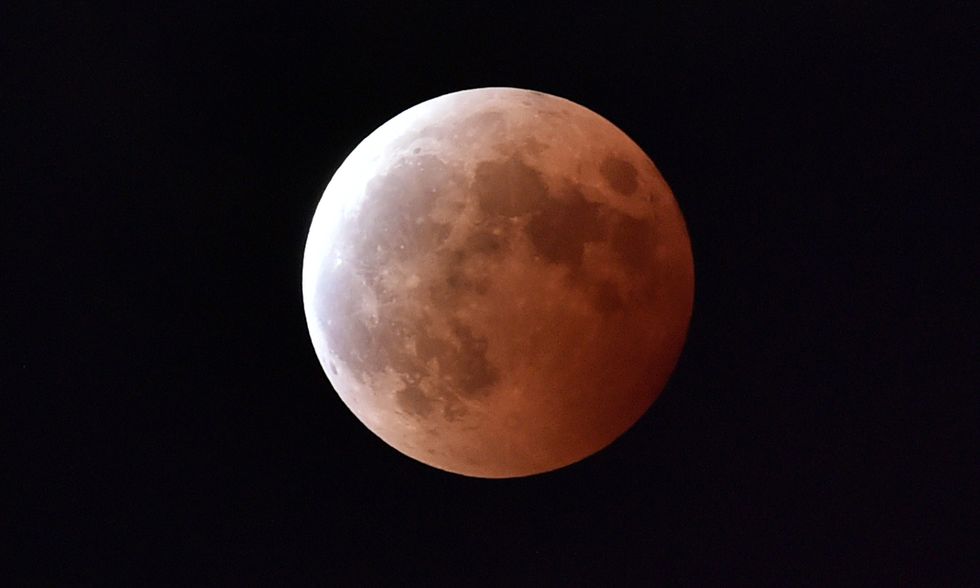 La Luna rossa: foto dell'eclissi lunare totale